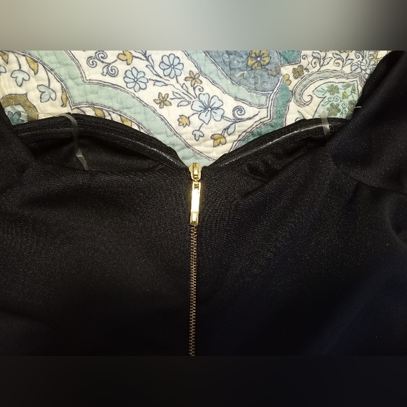 NWOT Sexy Sleek Black Satiny Zip Up Body Con Dress with off the shoulder sleeves - Picture 3 of 5